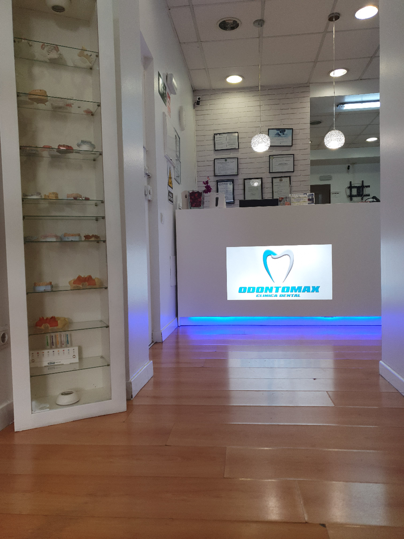 Recepción del consultorio Dental Málaga